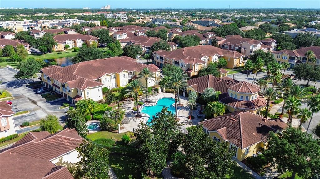 合同活跃: $199,900 (1 贝兹, 1 浴室, 895 平方英尺)