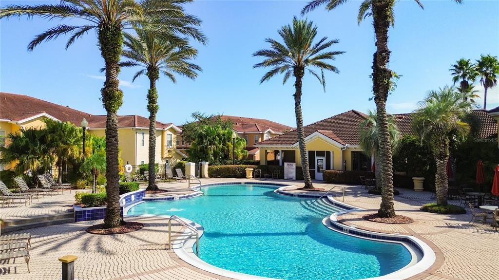 合同活跃: $199,900 (1 贝兹, 1 浴室, 895 平方英尺)