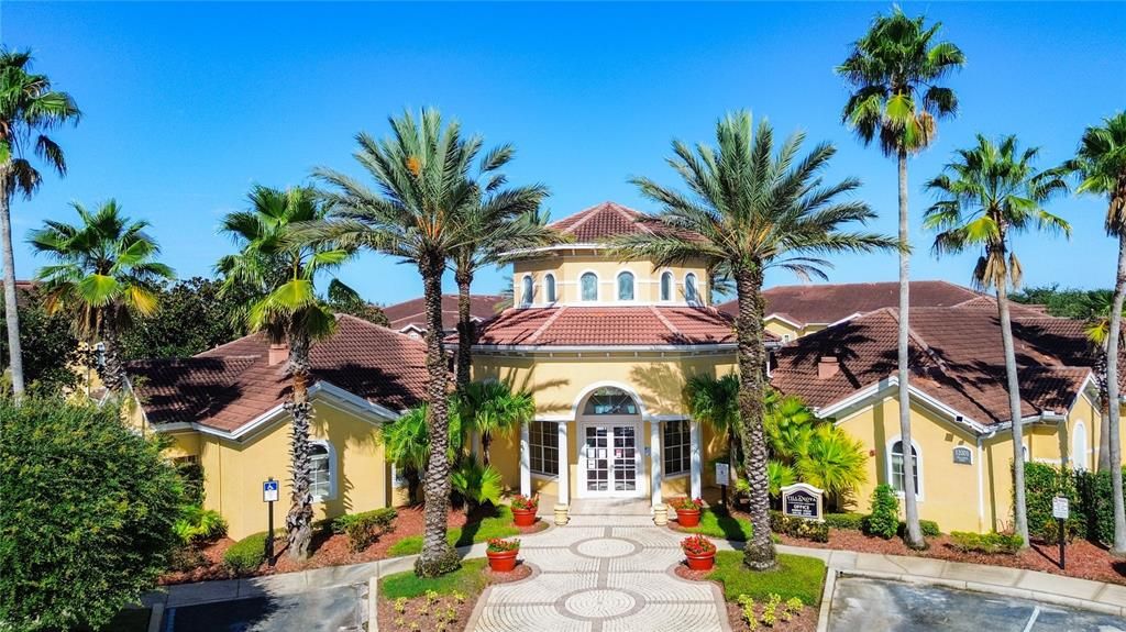 合同活跃: $199,900 (1 贝兹, 1 浴室, 895 平方英尺)