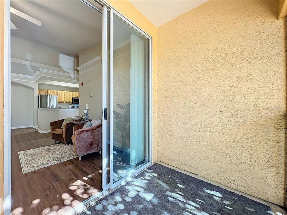 合同活跃: $199,900 (1 贝兹, 1 浴室, 895 平方英尺)