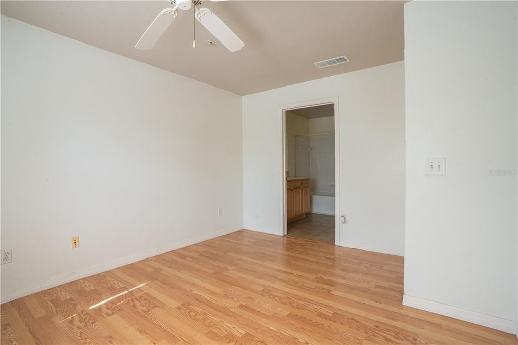 For Rent: $1,900 (2 beds, 2 baths, 1255 Square Feet)