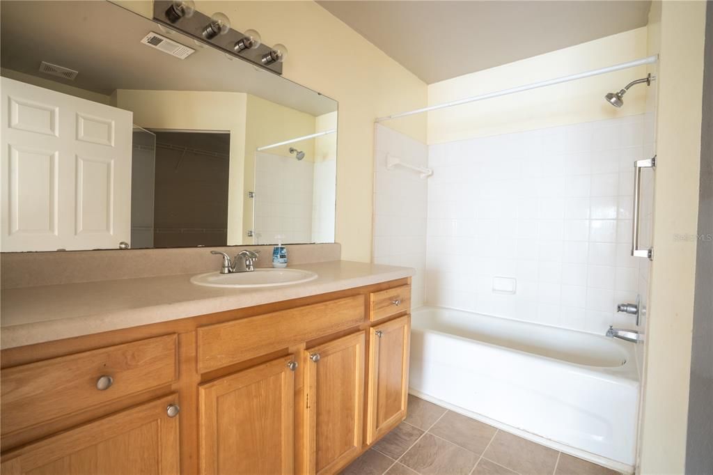 For Rent: $1,900 (2 beds, 2 baths, 1255 Square Feet)