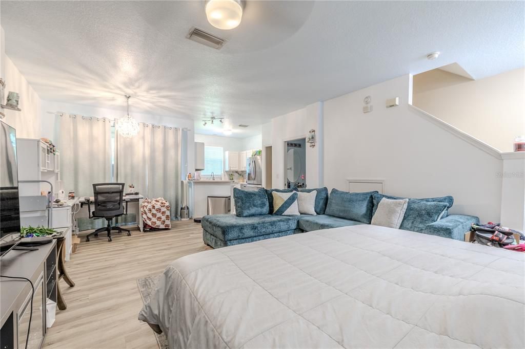 For Sale: $240,000 (2 beds, 1 baths, 1146 Square Feet)