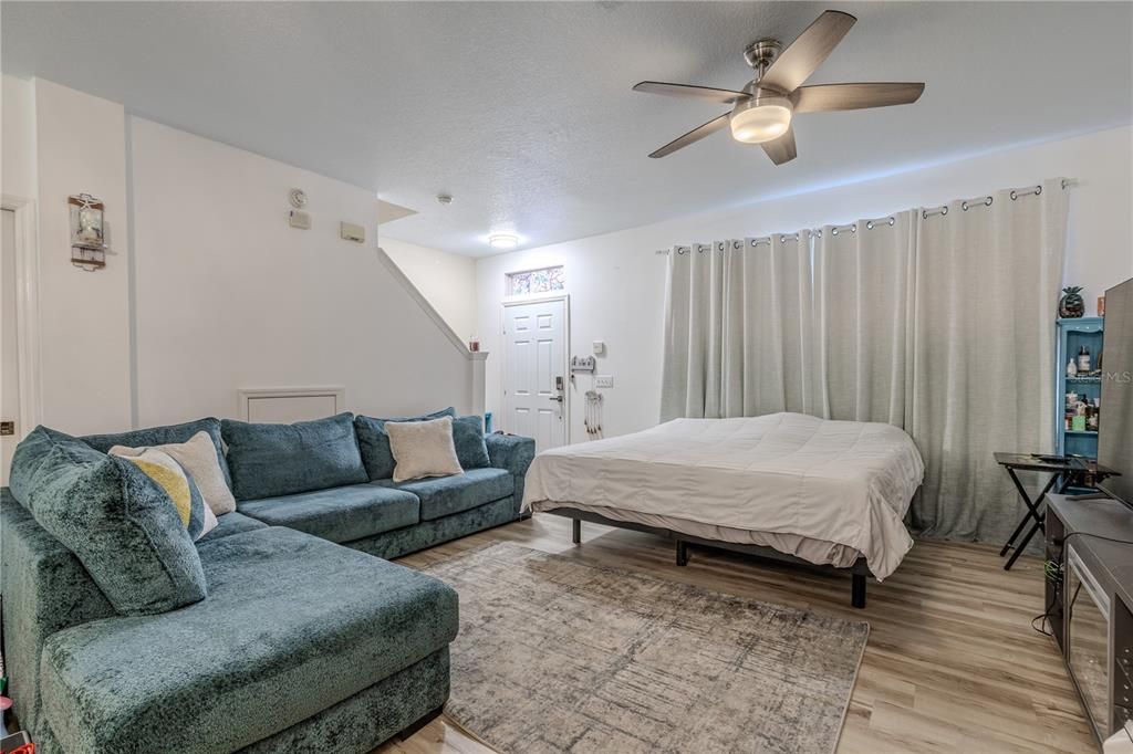 For Sale: $240,000 (2 beds, 1 baths, 1146 Square Feet)