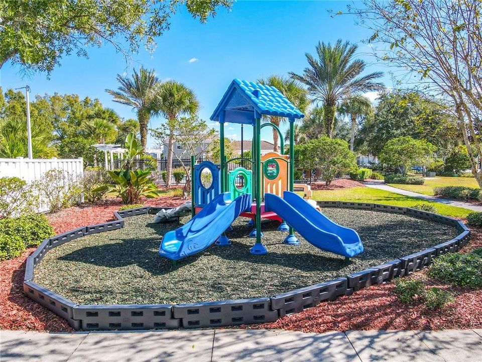 For Sale: $240,000 (2 beds, 1 baths, 1146 Square Feet)