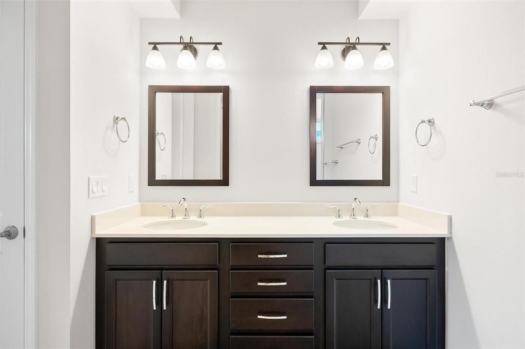 В аренду: $3,600 (3 спален, 3 ванн, 1845 Квадратных фут)