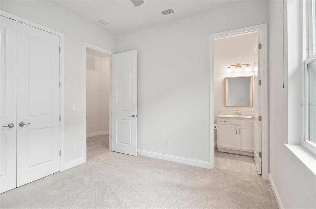 В аренду: $3,600 (3 спален, 3 ванн, 1845 Квадратных фут)