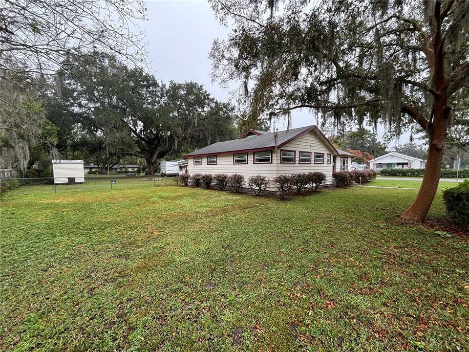 Activo con contrato: $155,000 (3 camas, 2 baños, 1449 Pies cuadrados)