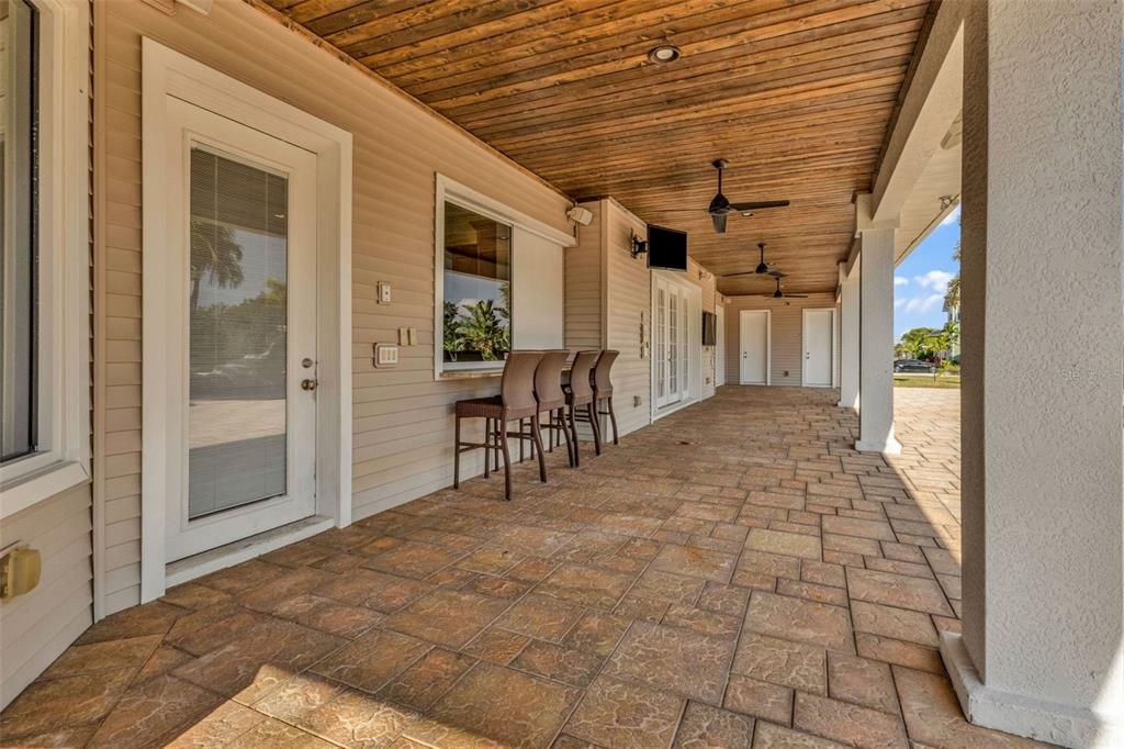 For Sale: $1,100,000 (5 beds, 4 baths, 5761 Square Feet)