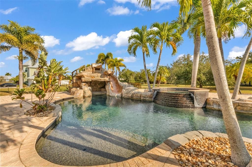 For Sale: $1,100,000 (5 beds, 4 baths, 5761 Square Feet)