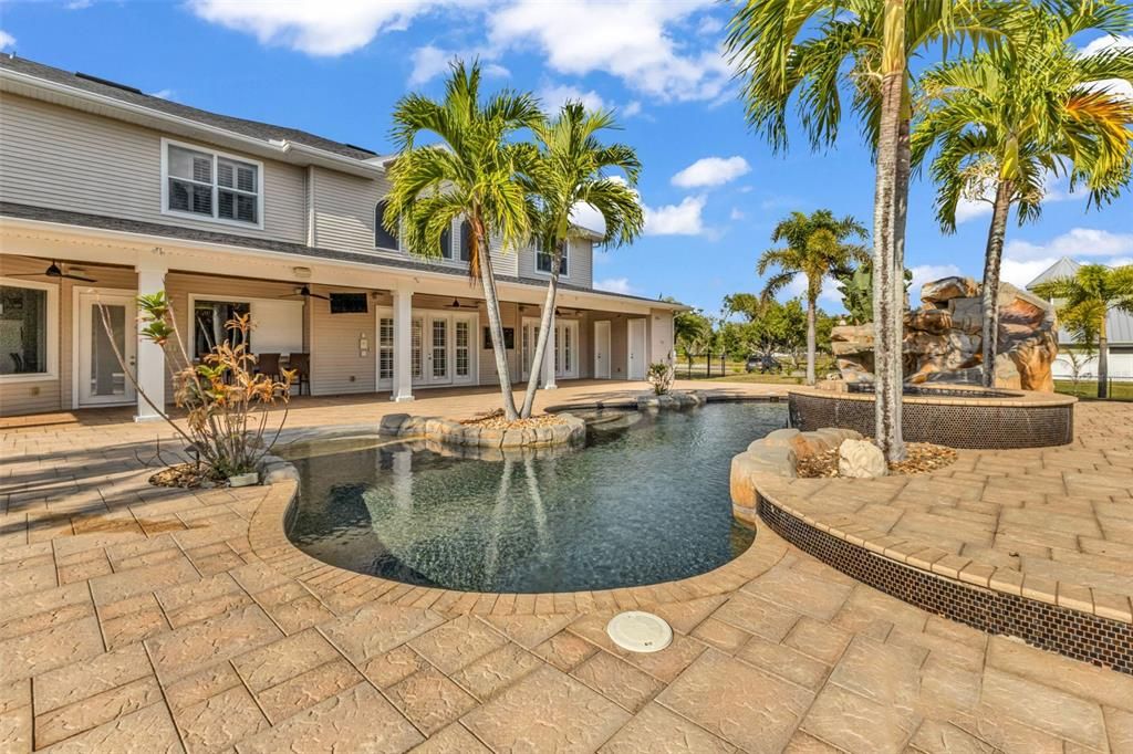 For Sale: $1,100,000 (5 beds, 4 baths, 5761 Square Feet)