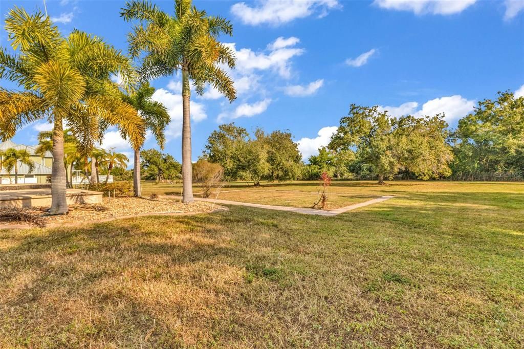 For Sale: $1,100,000 (5 beds, 4 baths, 5761 Square Feet)