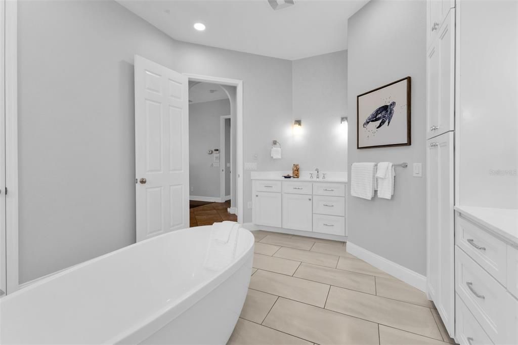 For Sale: $1,100,000 (5 beds, 4 baths, 5761 Square Feet)