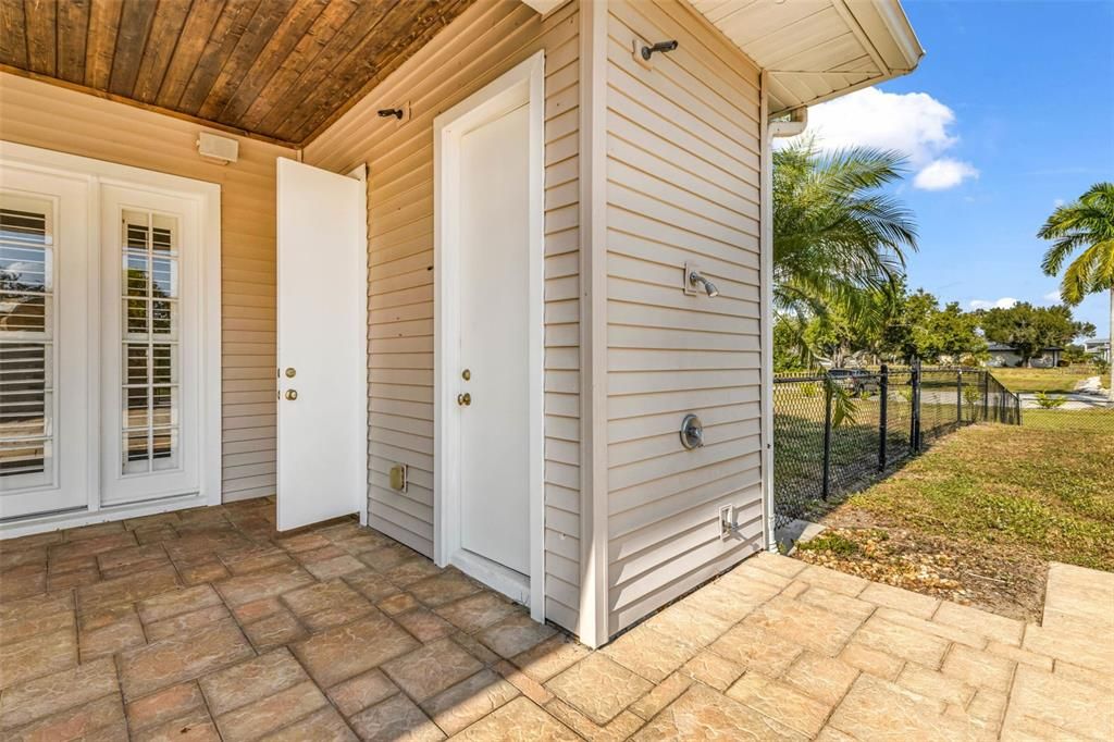 For Sale: $1,100,000 (5 beds, 4 baths, 5761 Square Feet)