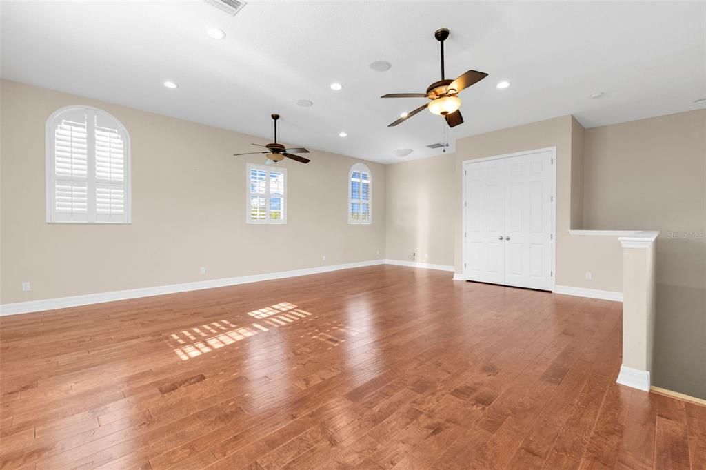 For Sale: $1,100,000 (5 beds, 4 baths, 5761 Square Feet)