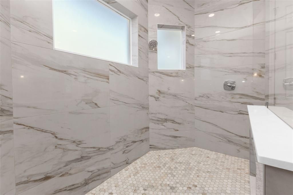 For Sale: $1,100,000 (5 beds, 4 baths, 5761 Square Feet)