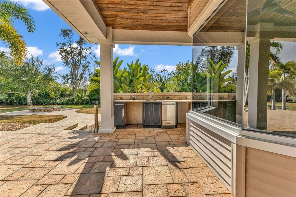 For Sale: $1,100,000 (5 beds, 4 baths, 5761 Square Feet)