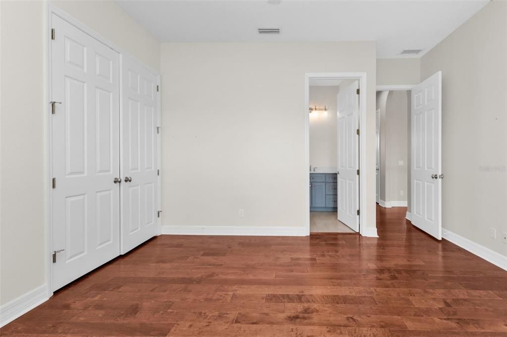 For Sale: $1,100,000 (5 beds, 4 baths, 5761 Square Feet)