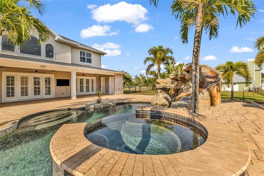 For Sale: $1,100,000 (5 beds, 4 baths, 5761 Square Feet)