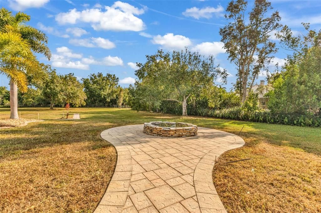 For Sale: $1,100,000 (5 beds, 4 baths, 5761 Square Feet)