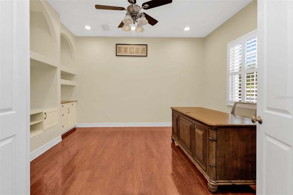 For Sale: $1,100,000 (5 beds, 4 baths, 5761 Square Feet)