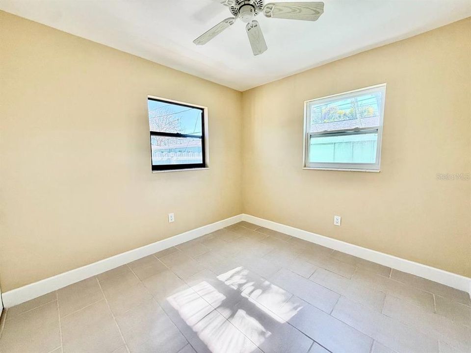 For Rent: $1,875 (2 beds, 1 baths, 725 Square Feet)