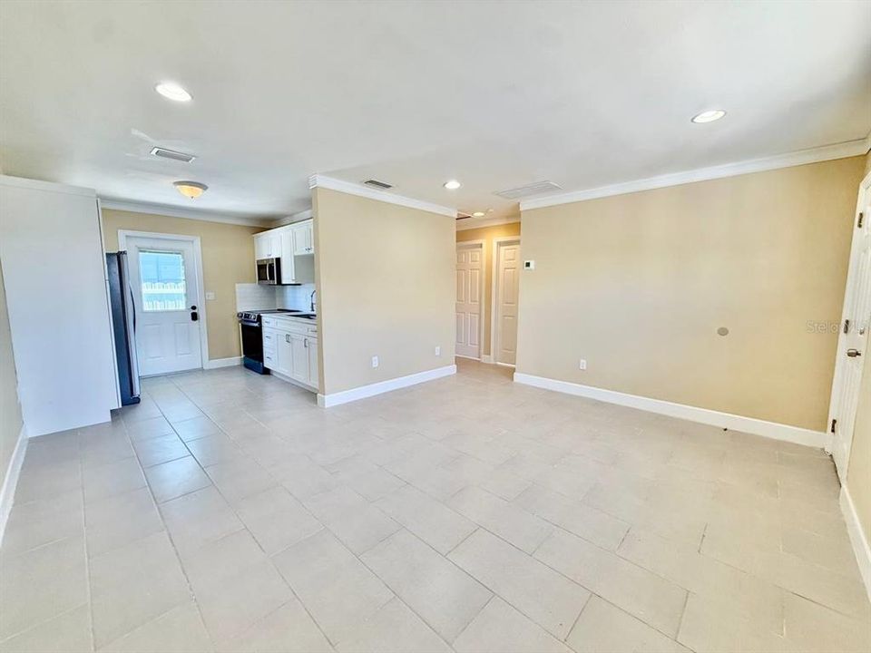 For Rent: $1,875 (2 beds, 1 baths, 725 Square Feet)