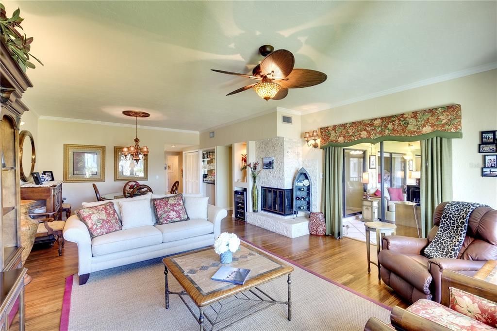 For Sale: $849,000 (3 beds, 2 baths, 2597 Square Feet)