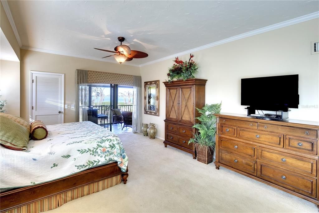 For Sale: $849,000 (3 beds, 2 baths, 2597 Square Feet)