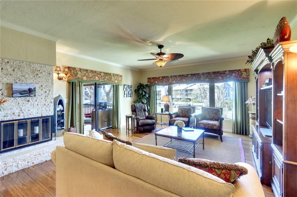 For Sale: $849,000 (3 beds, 2 baths, 2597 Square Feet)