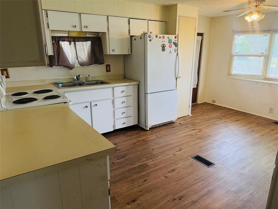 出租: $1,100 (2 贝兹, 2 浴室, 736 平方英尺)