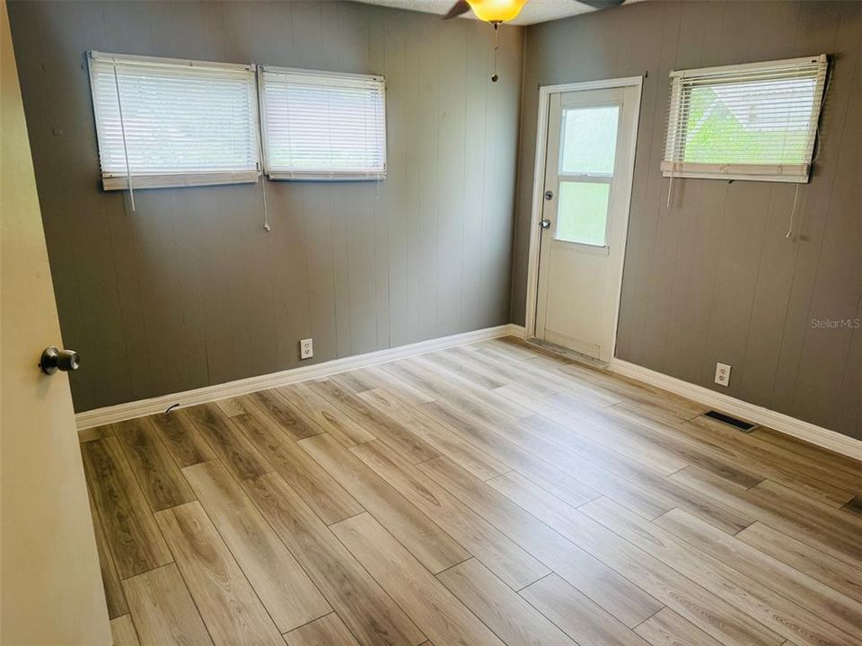 出租: $1,100 (2 贝兹, 2 浴室, 736 平方英尺)