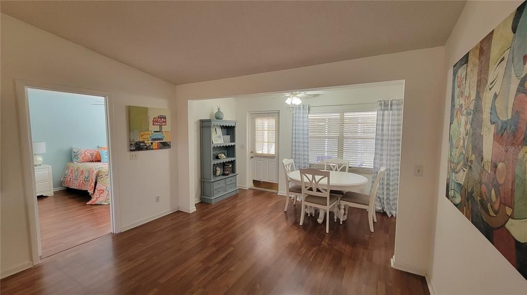 待售: $140,000 (2 贝兹, 2 浴室, 1151 平方英尺)