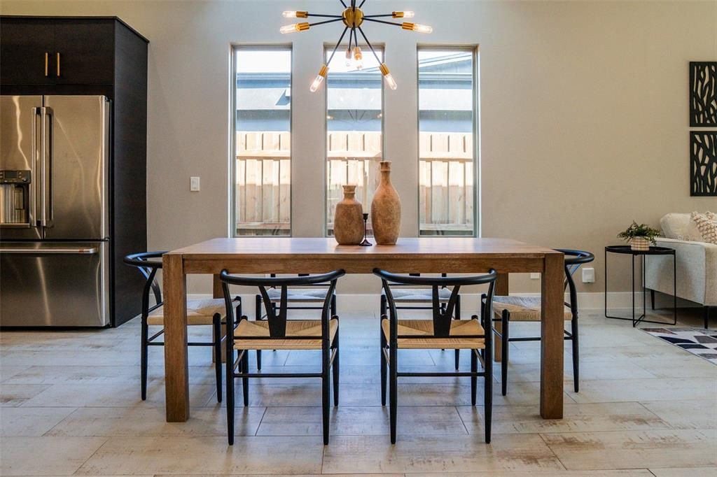 На продажу: $654,900 (3 спален, 2 ванн, 2145 Квадратных фут)