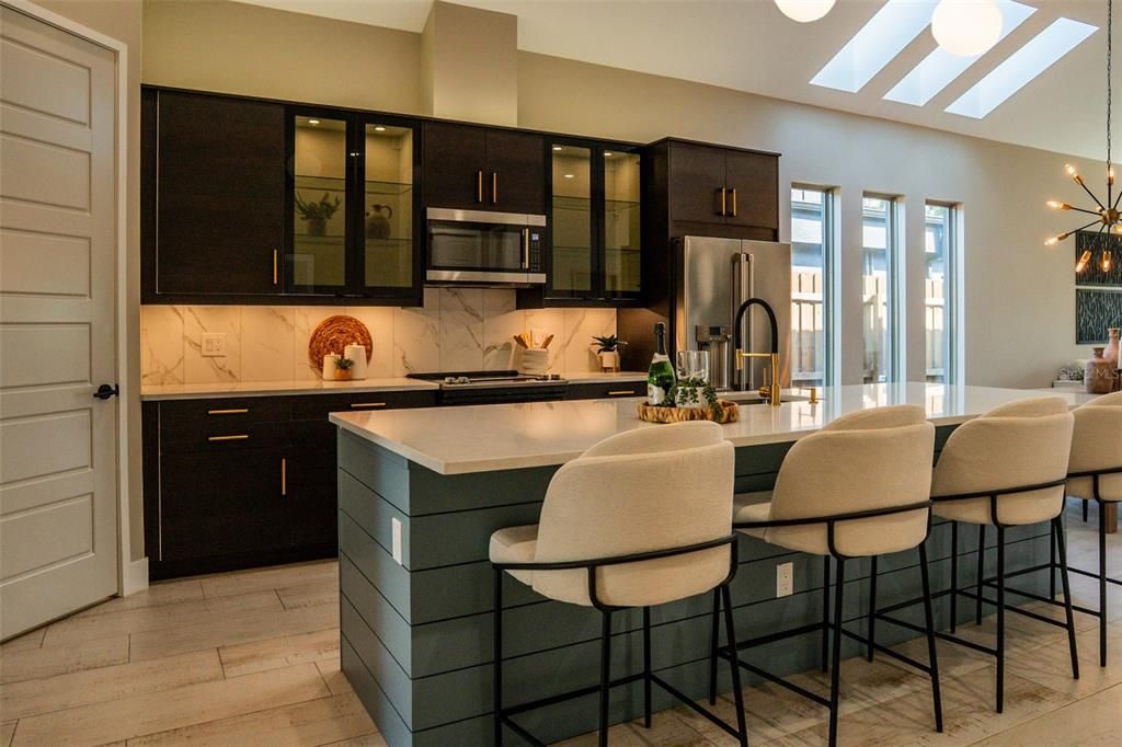 На продажу: $654,900 (3 спален, 2 ванн, 2145 Квадратных фут)