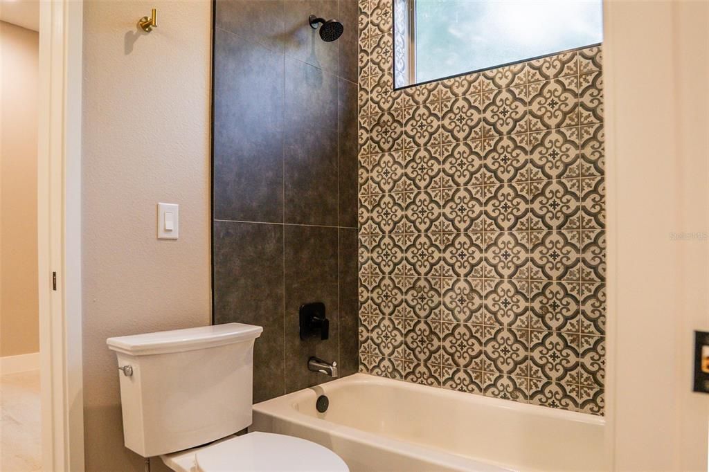 На продажу: $654,900 (3 спален, 2 ванн, 2145 Квадратных фут)