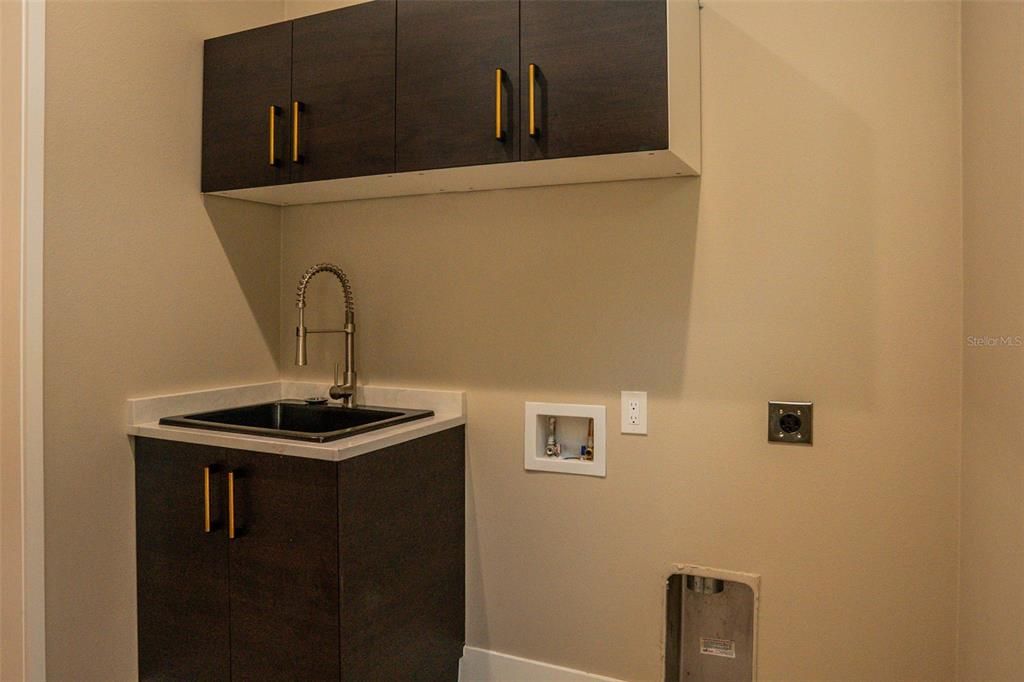 На продажу: $654,900 (3 спален, 2 ванн, 2145 Квадратных фут)