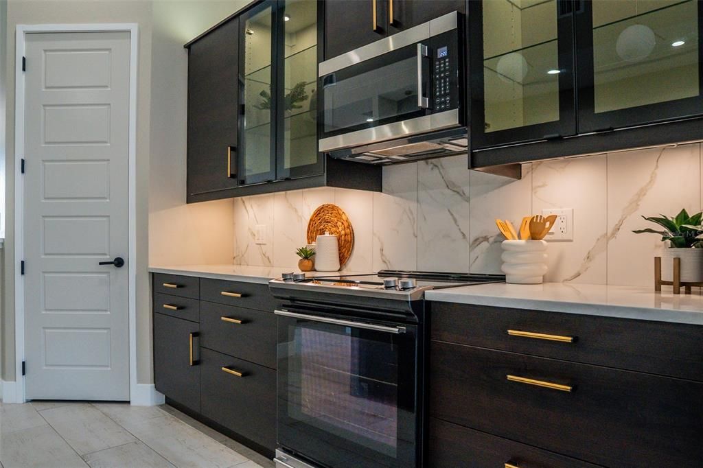 На продажу: $654,900 (3 спален, 2 ванн, 2145 Квадратных фут)