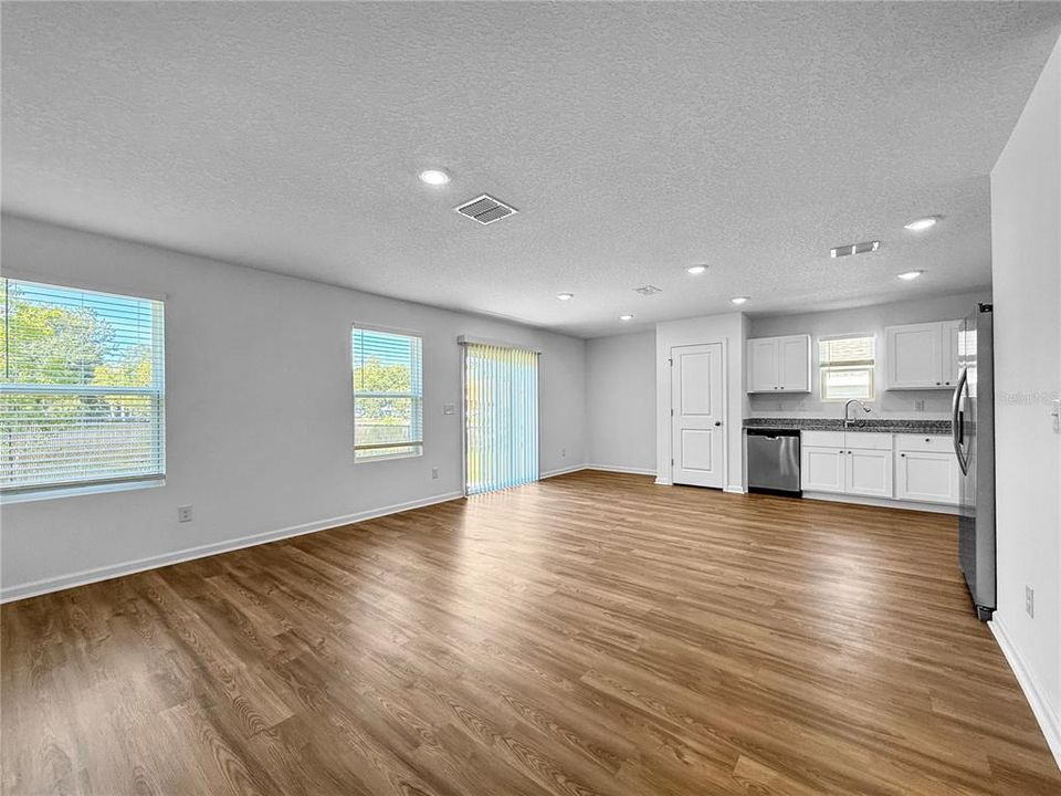 For Rent: $1,815 (3 beds, 2 baths, 1290 Square Feet)