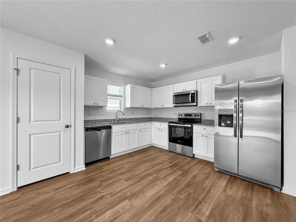 For Rent: $1,815 (3 beds, 2 baths, 1290 Square Feet)