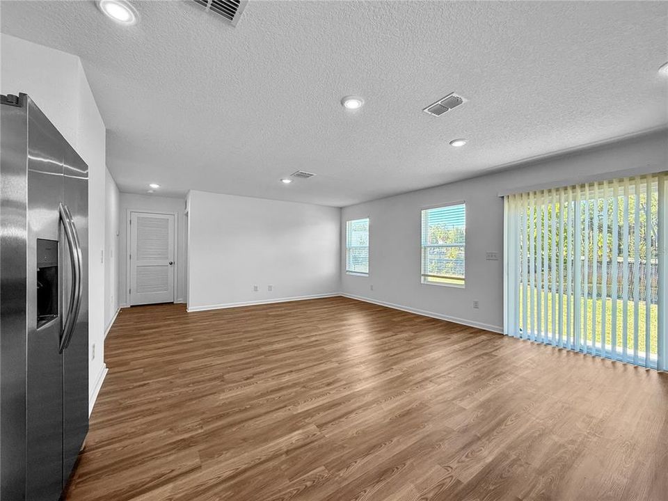 For Rent: $1,815 (3 beds, 2 baths, 1290 Square Feet)