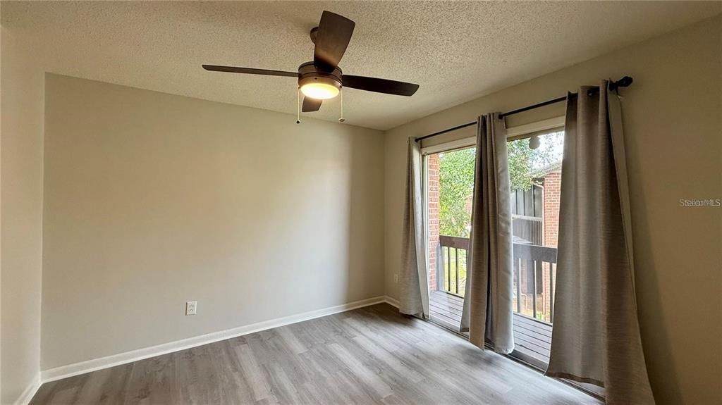 For Rent: $1,299 (2 beds, 1 baths, 996 Square Feet)