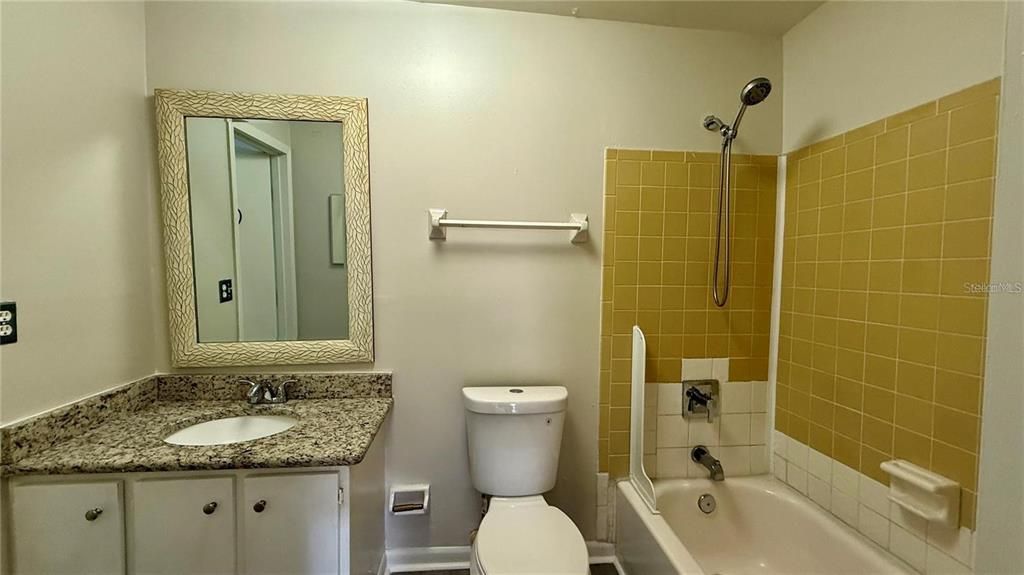 For Rent: $1,299 (2 beds, 1 baths, 996 Square Feet)