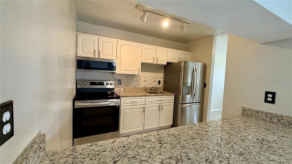 For Rent: $1,299 (2 beds, 1 baths, 996 Square Feet)
