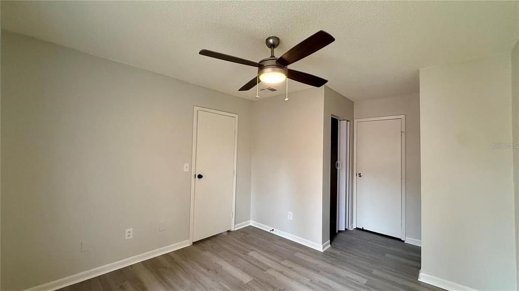 For Rent: $1,299 (2 beds, 1 baths, 996 Square Feet)