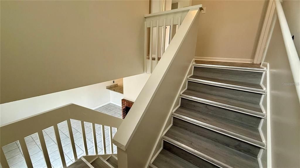 For Rent: $1,299 (2 beds, 1 baths, 996 Square Feet)