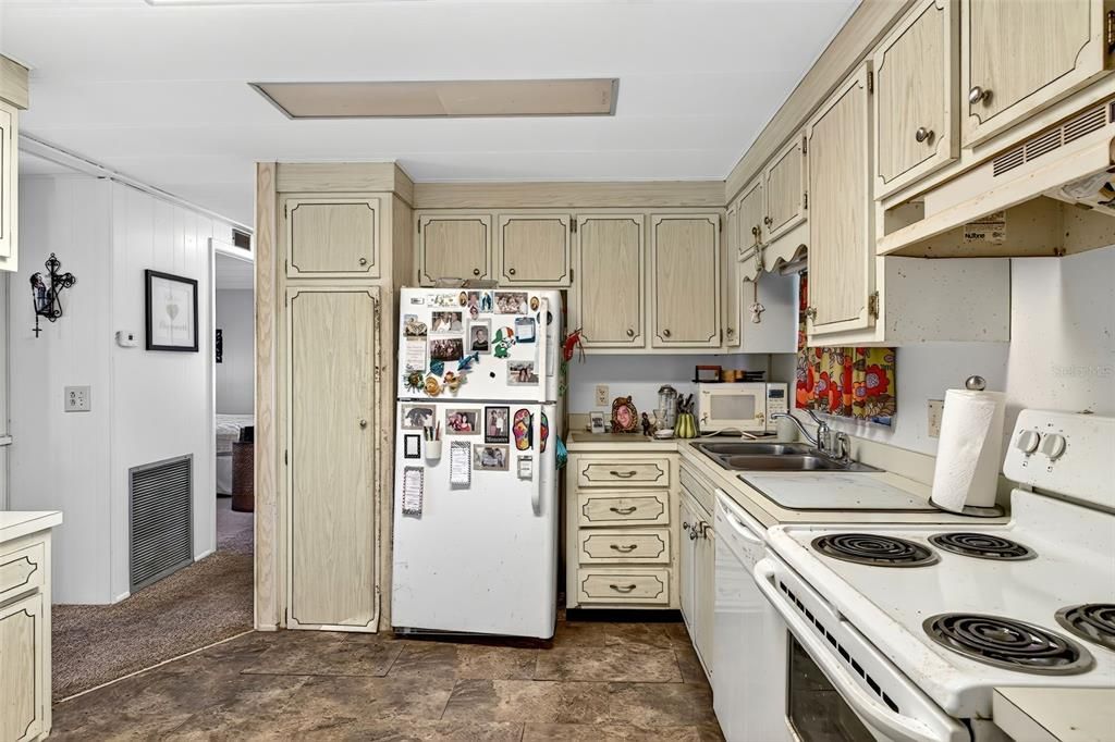 For Sale: $110,000 (2 beds, 2 baths, 1440 Square Feet)