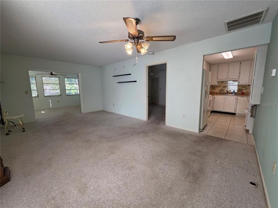 Под контрактом: $109,900 (2 спален, 2 ванн, 1125 Квадратных фут)