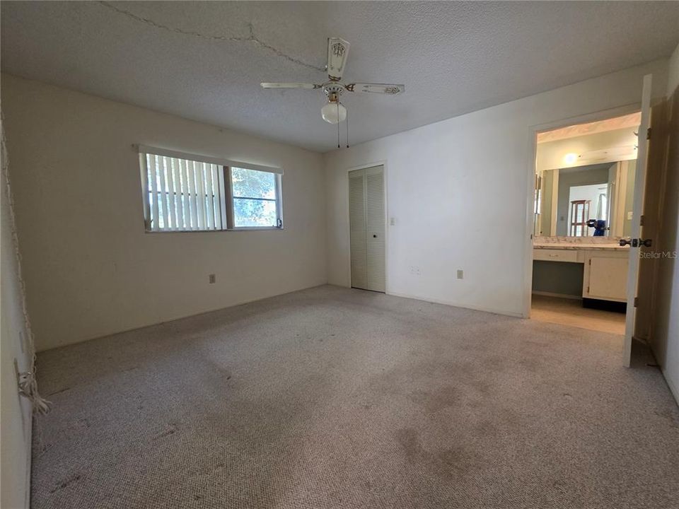 Под контрактом: $109,900 (2 спален, 2 ванн, 1125 Квадратных фут)