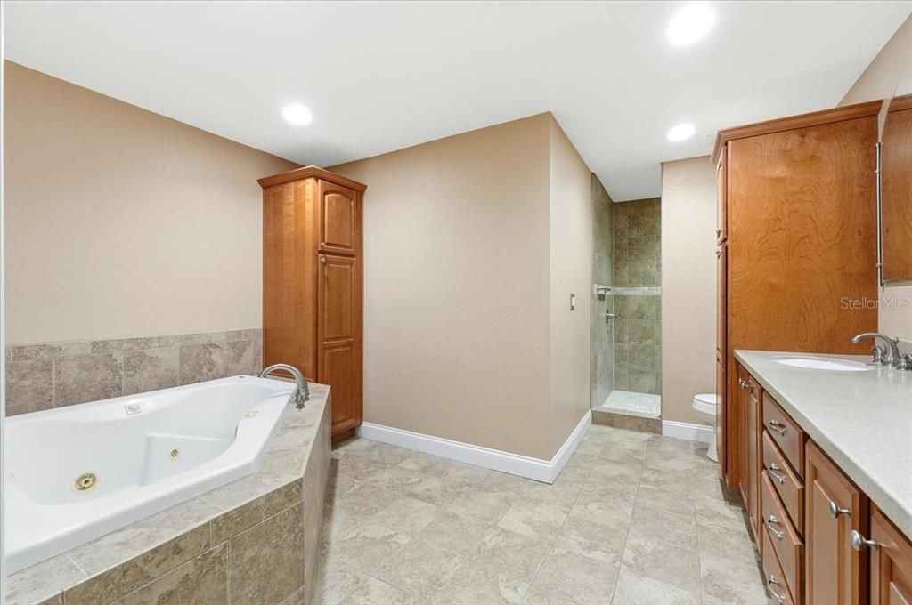 На продажу: $384,999 (3 спален, 2 ванн, 2077 Квадратных фут)